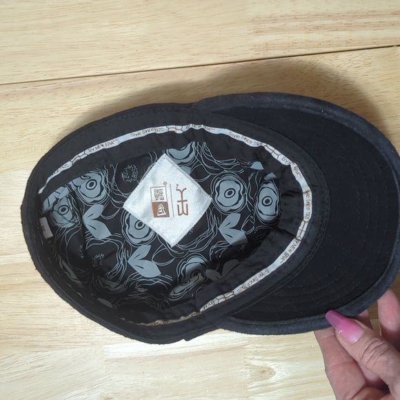 Black Y2K Newsboy Cabbie Cap - Picture 6 of 7